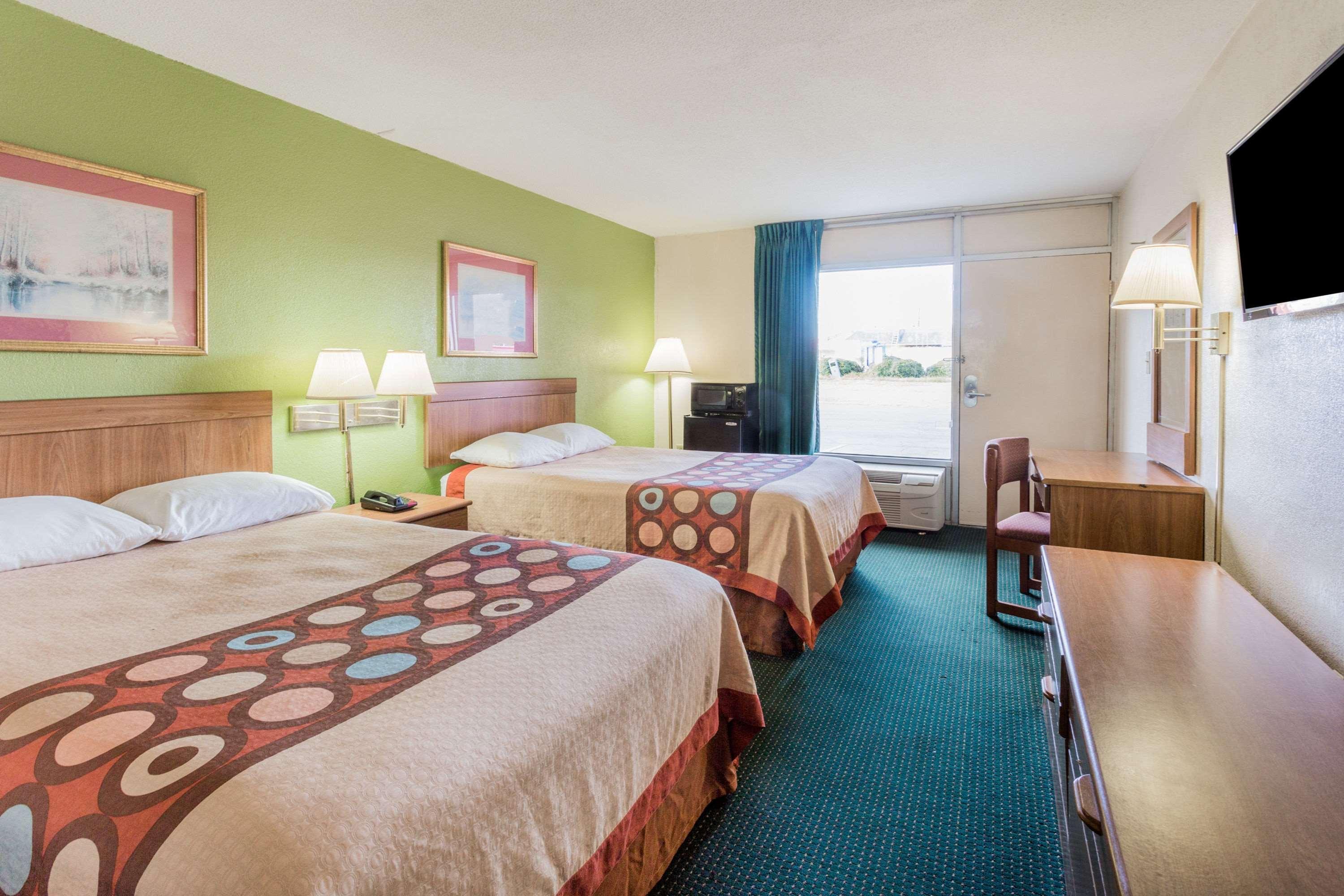 Super 8 by Wyndham Tifton Hotel Eksteriør billede