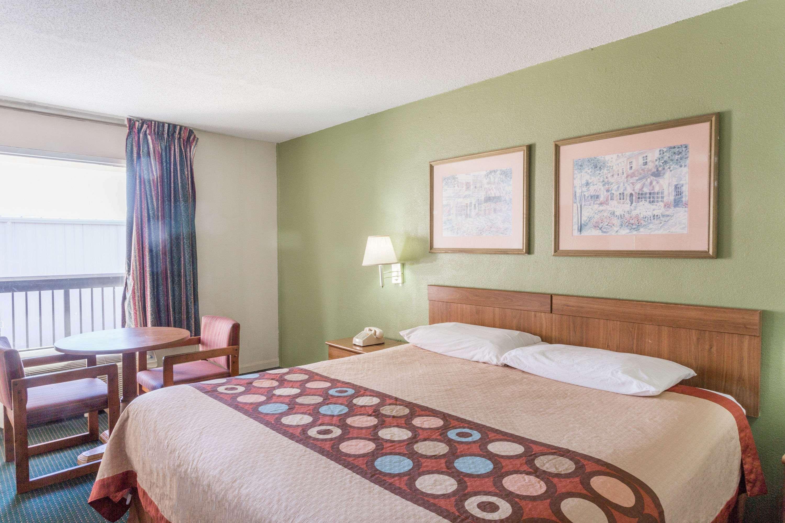 Super 8 by Wyndham Tifton Hotel Eksteriør billede