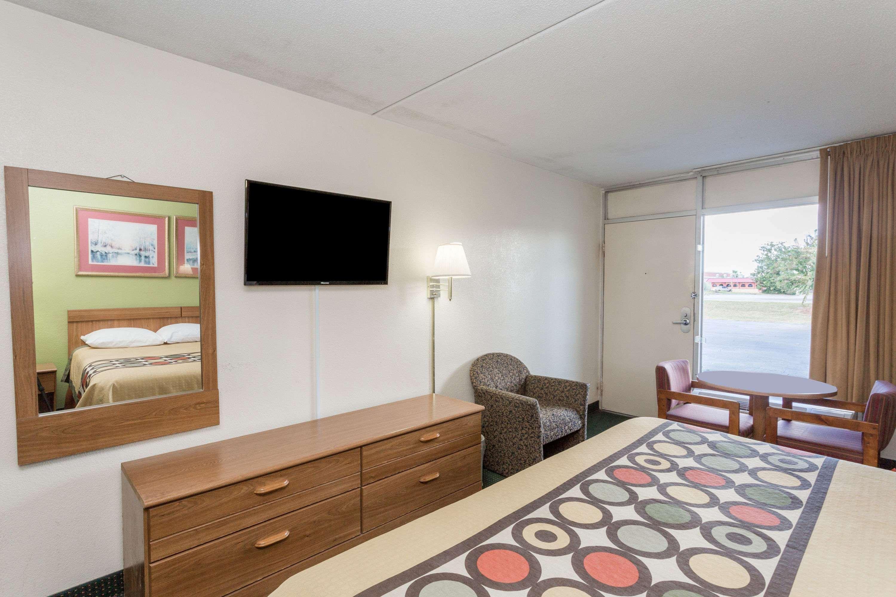 Super 8 by Wyndham Tifton Hotel Eksteriør billede