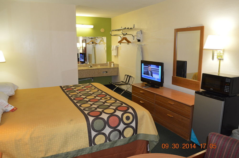 Super 8 by Wyndham Tifton Hotel Eksteriør billede