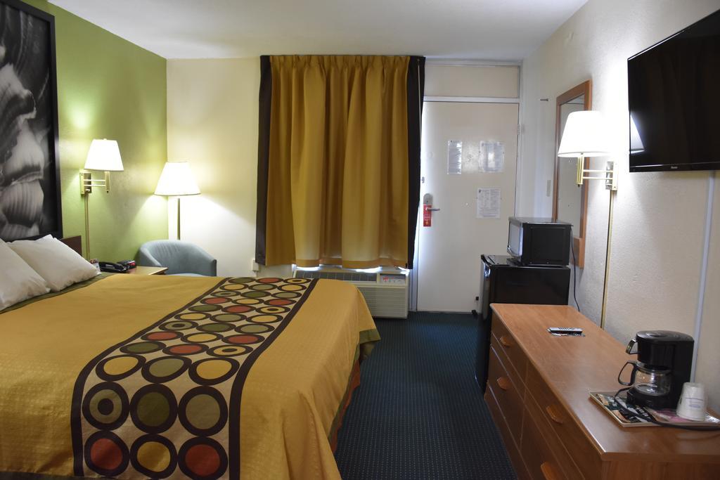 Super 8 by Wyndham Tifton Hotel Eksteriør billede