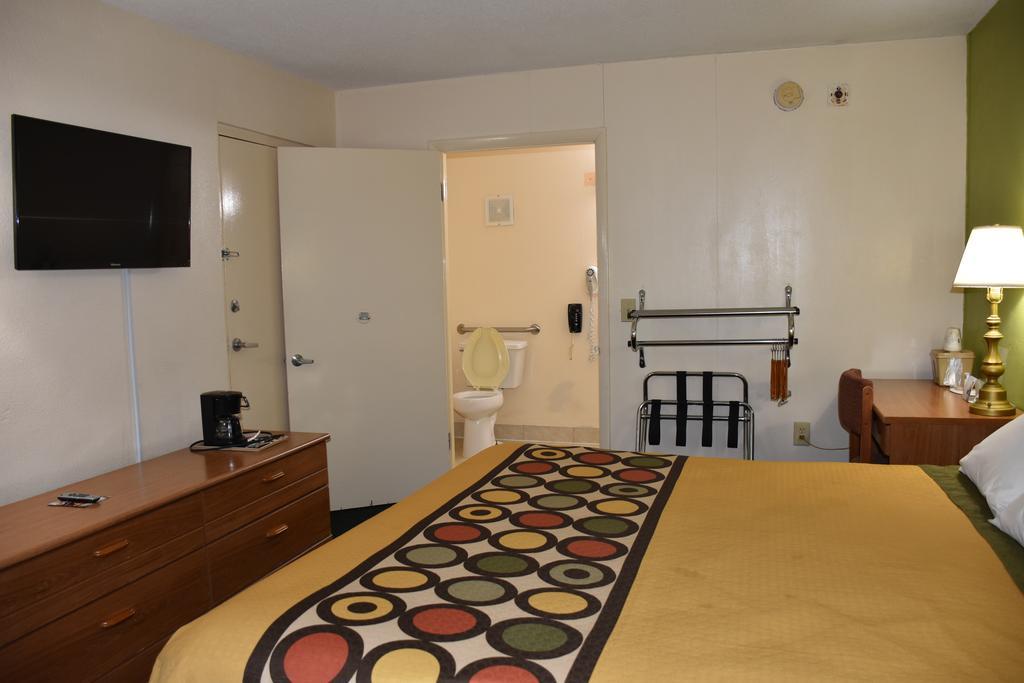 Super 8 by Wyndham Tifton Hotel Eksteriør billede
