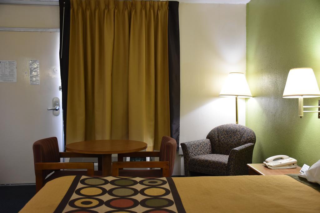 Super 8 by Wyndham Tifton Hotel Eksteriør billede