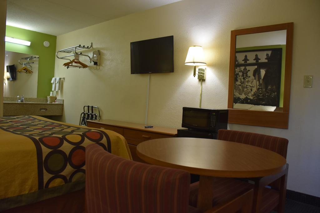 Super 8 by Wyndham Tifton Hotel Eksteriør billede