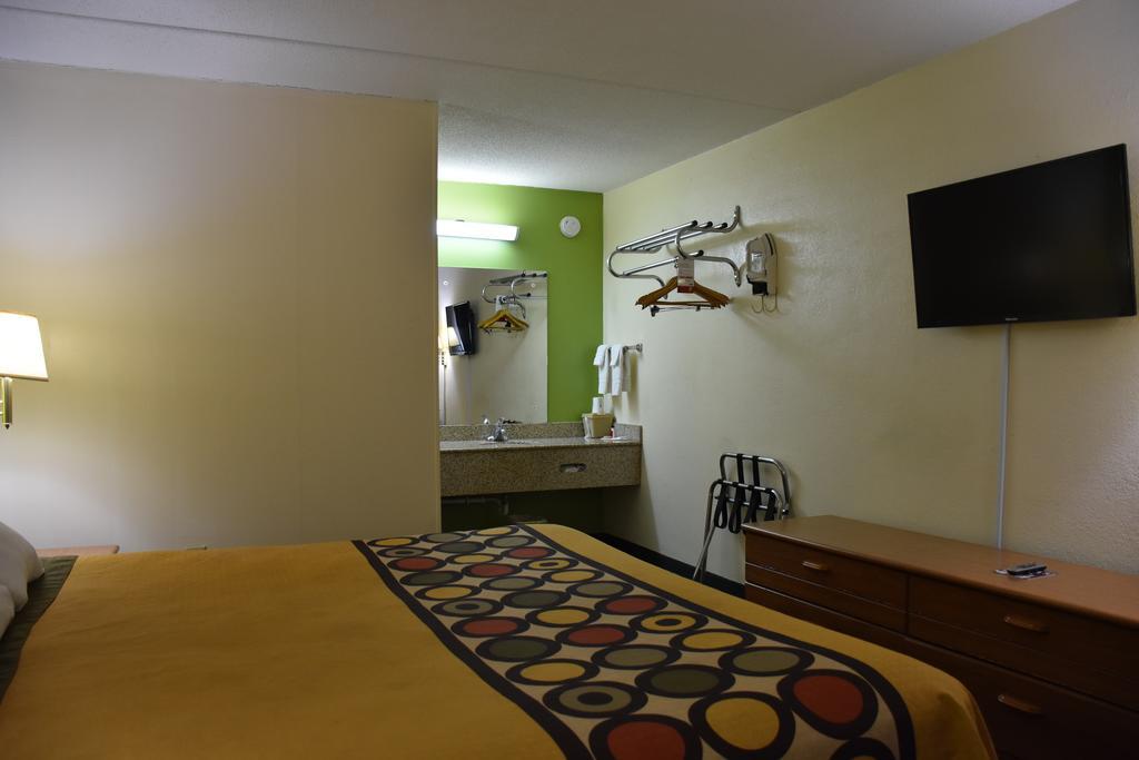 Super 8 by Wyndham Tifton Hotel Eksteriør billede