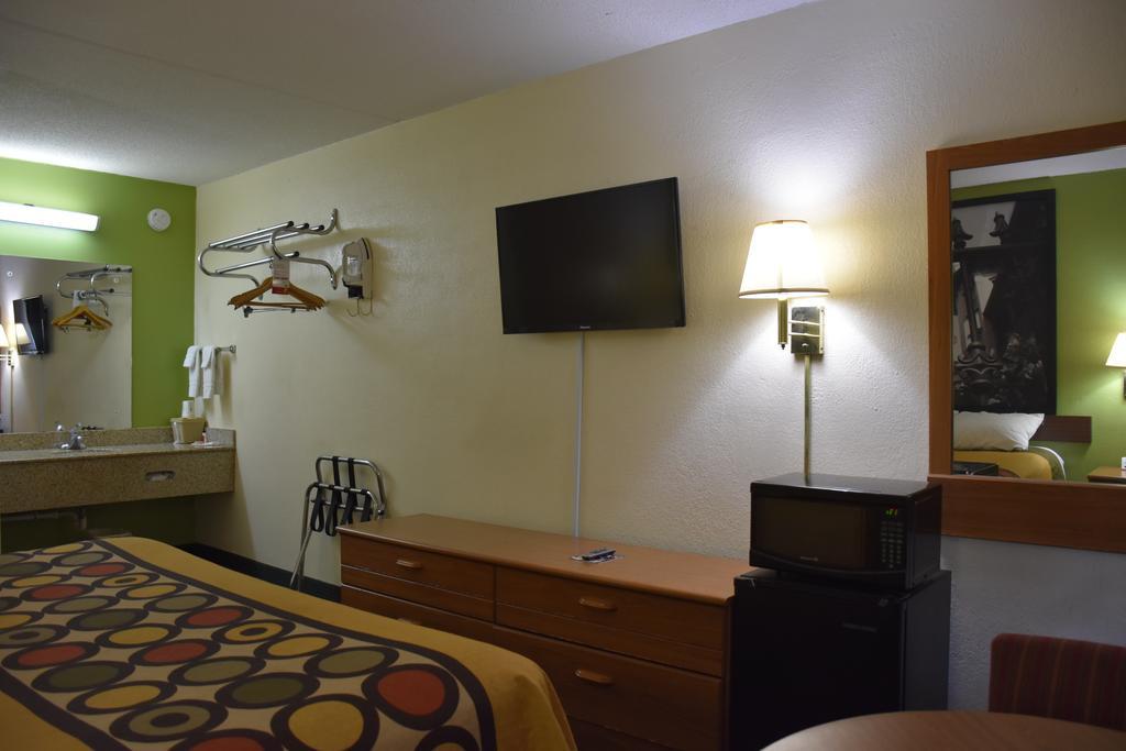 Super 8 by Wyndham Tifton Hotel Eksteriør billede