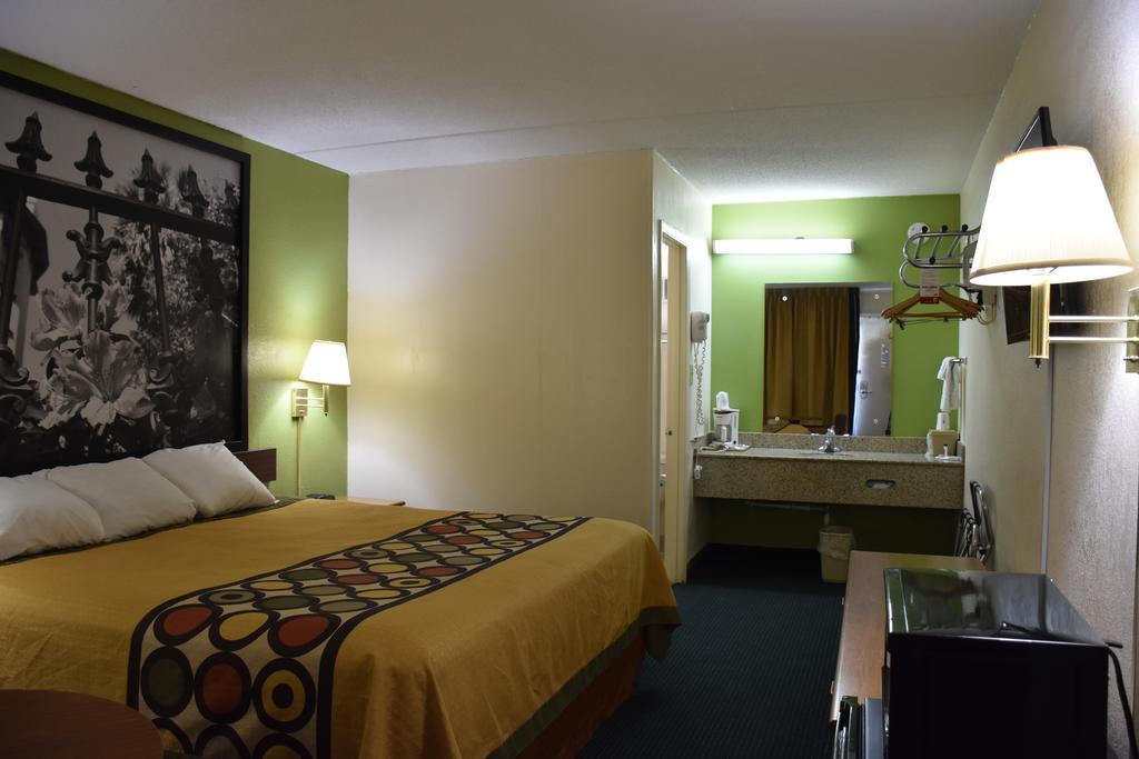 Super 8 by Wyndham Tifton Hotel Eksteriør billede