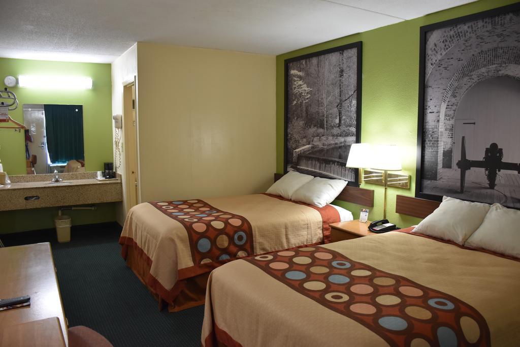 Super 8 by Wyndham Tifton Hotel Eksteriør billede