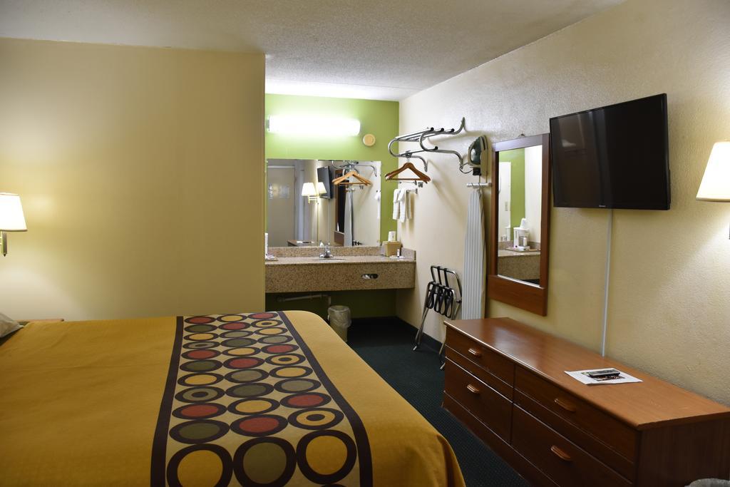 Super 8 by Wyndham Tifton Hotel Eksteriør billede