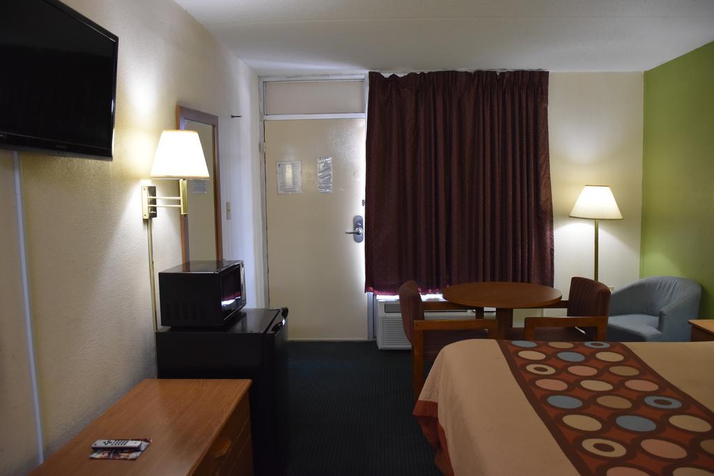 Super 8 by Wyndham Tifton Hotel Eksteriør billede