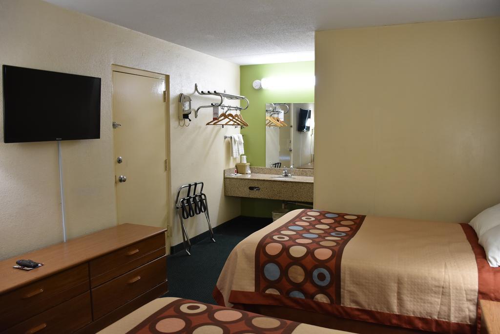 Super 8 by Wyndham Tifton Hotel Eksteriør billede