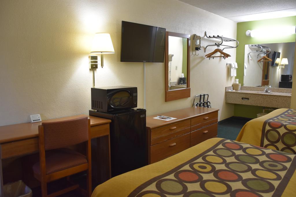 Super 8 by Wyndham Tifton Hotel Eksteriør billede
