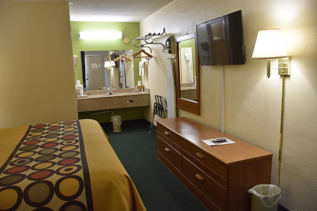 Super 8 by Wyndham Tifton Hotel Eksteriør billede