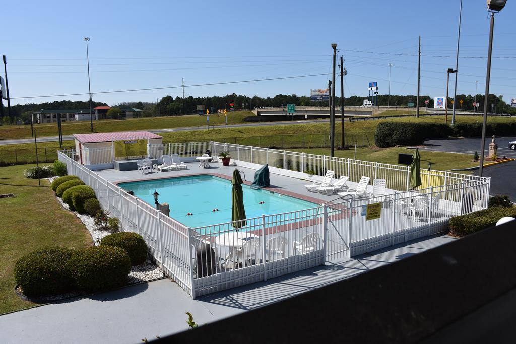 Super 8 by Wyndham Tifton Hotel Eksteriør billede